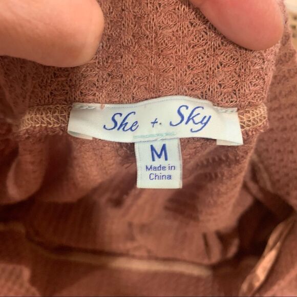 She & Sky ❤️Host Pick 4/14/24 ❤️ Light Waffle KnitTunic, Burgundy, Medium - Picture 2 of 6